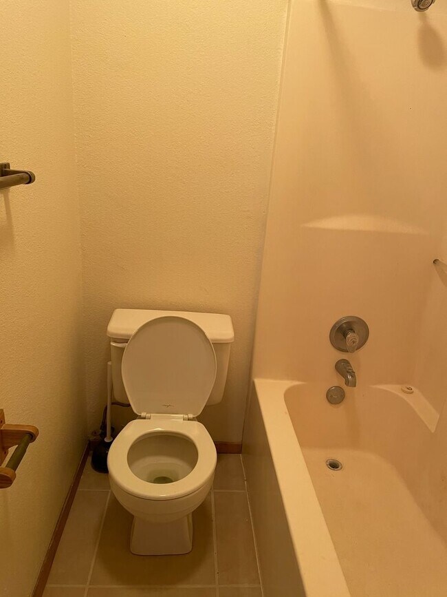 Building Photo - 1Bed/1Bath Apartment