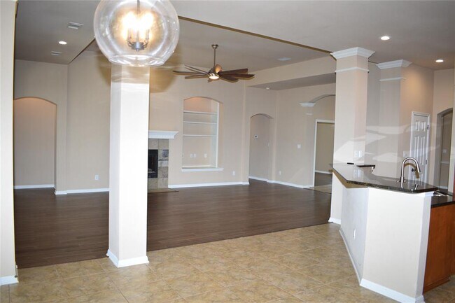Building Photo - 7233 Via Dono Dr
