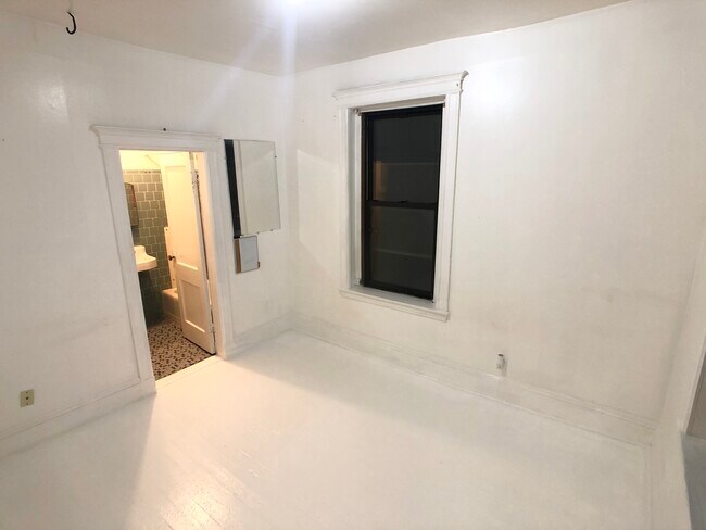 Building Photo - 519 Park Dr