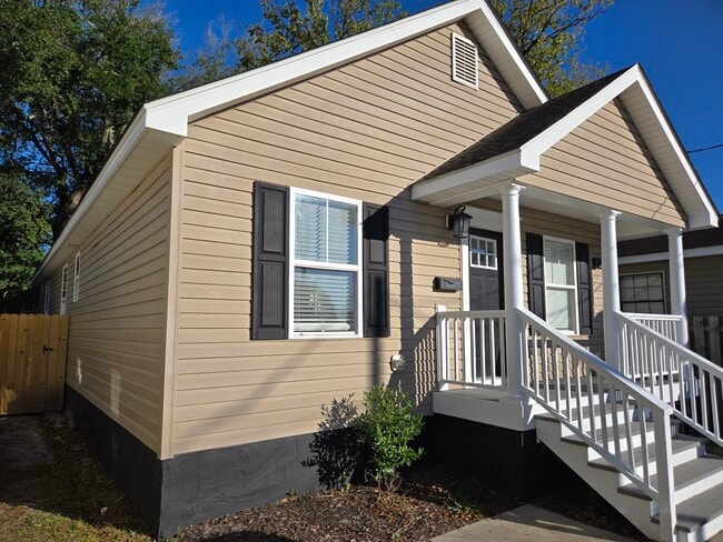 Building Photo - 917 S 11th St