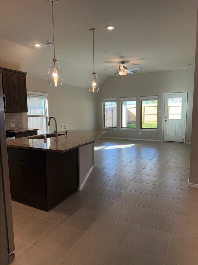 Building Photo - 31965 Retama Rnch Dr