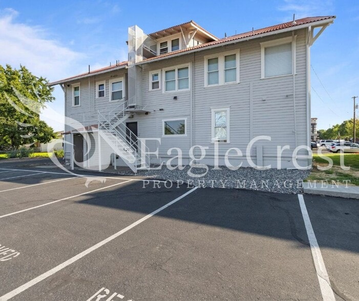 Building Photo - 105NSP