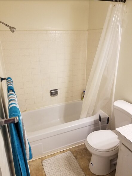 Building Photo - 263 E 200 N