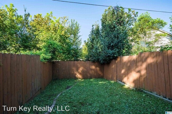 Building Photo - 2 br, 1.5 bath House - 2475 Hampstead Drive