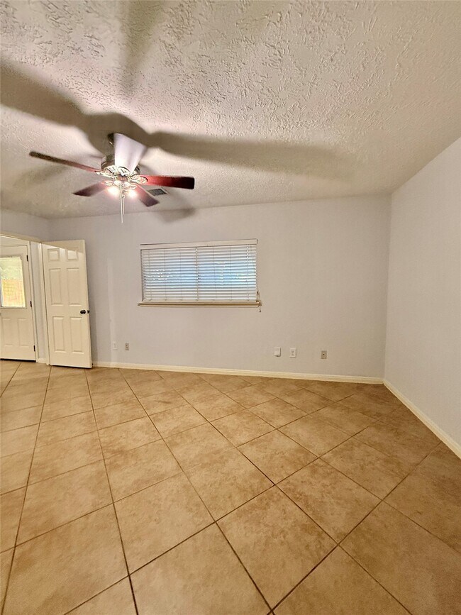 Building Photo - 9019 Autumnsong Dr