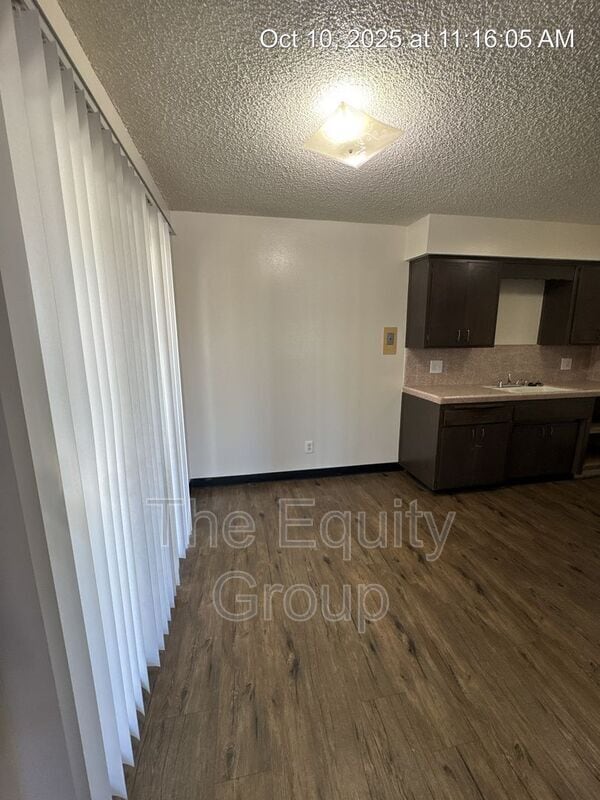 Building Photo - 2837 W Walnut Ave