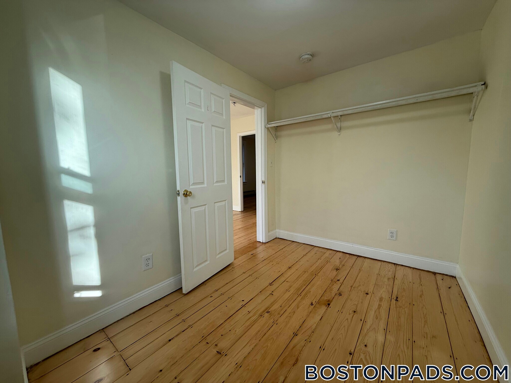 Building Photo - 64 Pleasant St