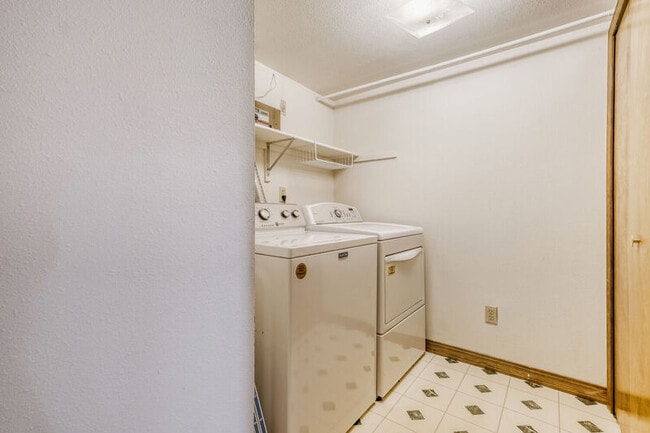 Building Photo - 6185 Wheatgrass Dr