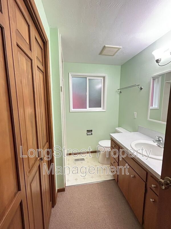 Building Photo - 3325 NW Circle Blvd