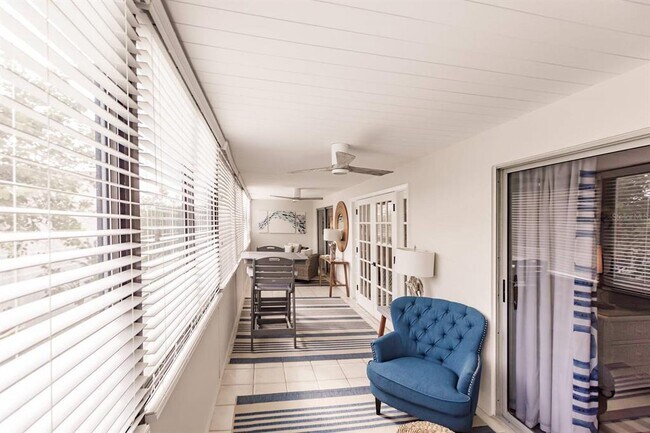 Building Photo - 1055 W Peppertree Dr