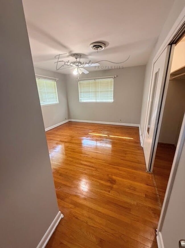 Building Photo - 4-Bedroom Family Home in a Quiet Sulphur N...