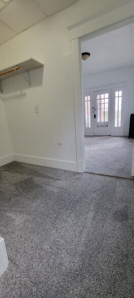 Building Photo - 617 W Main St