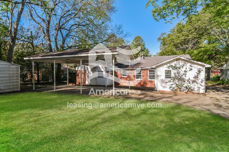 Building Photo - 2145 Meadowlane Dr