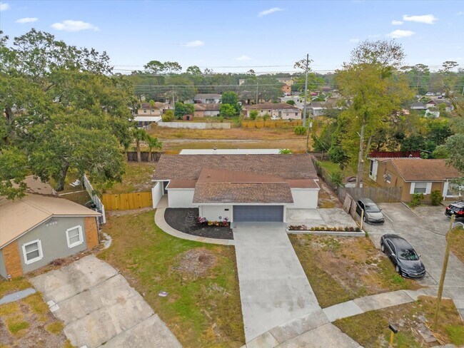 Building Photo - FOR RENT!! SIMPLY STUNNING 4 BED 2 BATH PO...