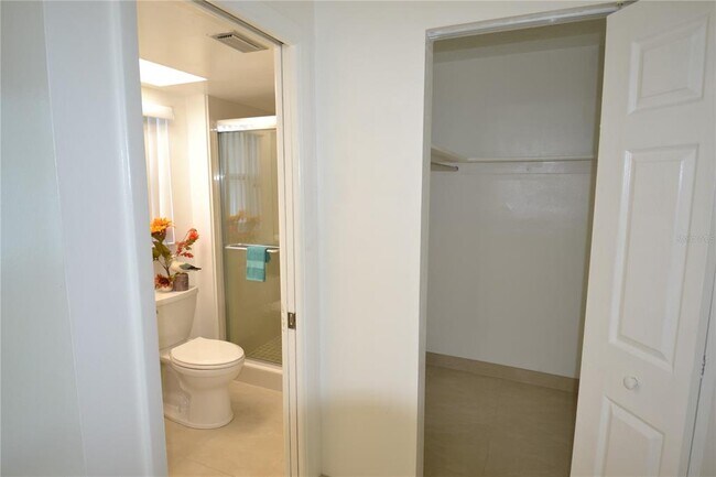 Building Photo - 2357 White Oak Cir