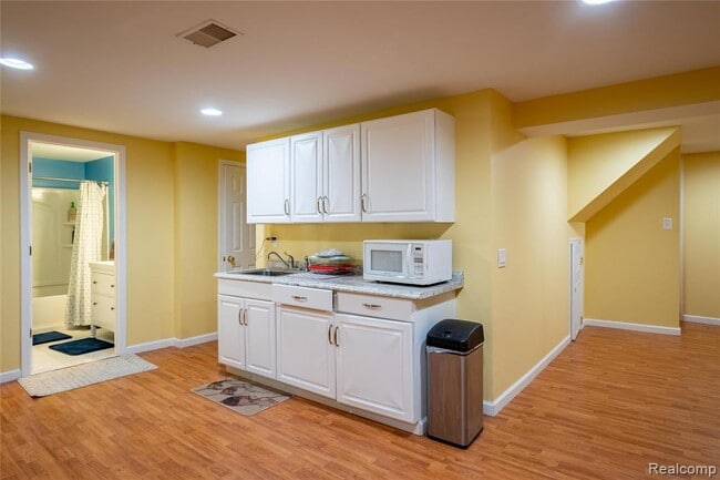 Building Photo - 41063 Millbrook Dr