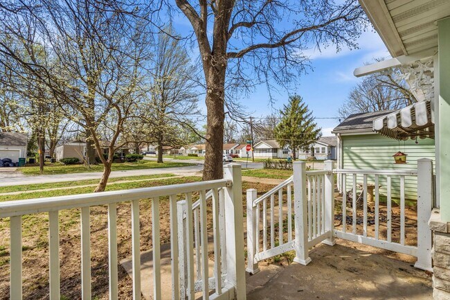 Building Photo - 3 bedroom 1 bath 1 car garage- newly renovated!