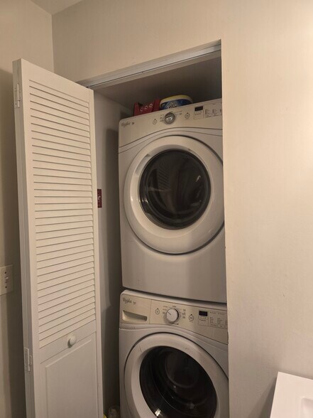 Building Photo - 296 Hockhockson