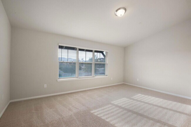 Building Photo - 516 E Slaughter Ln