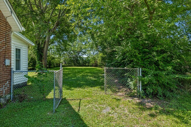 Building Photo - 226 Cumberland Dr