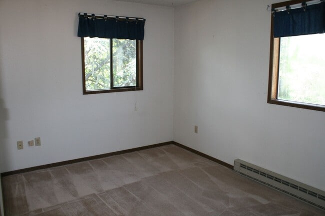 Building Photo - 2702 E 31st Ave