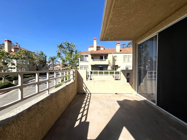 Building Photo - 2 bed, 2 bath located in Corona, CA!