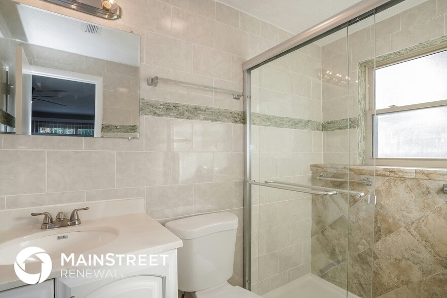 Building Photo - 970 Dostie Cir