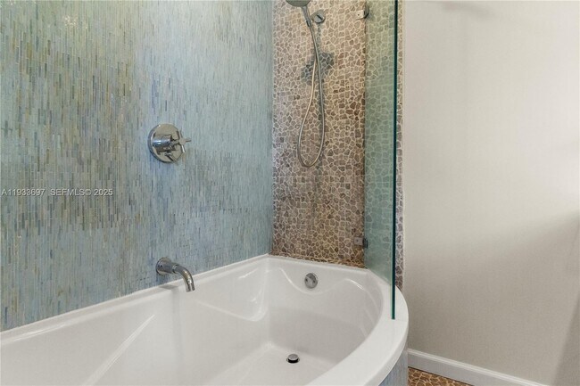 Building Photo - 1605 Euclid Ave