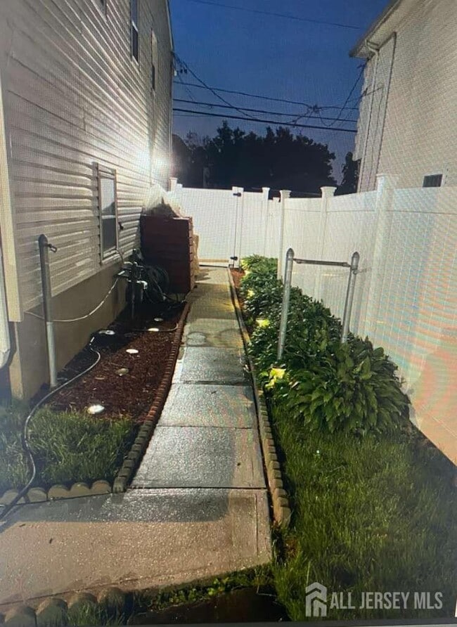 Building Photo - 1108 Frank St