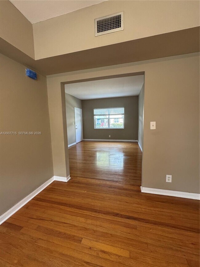 Building Photo - 725 NE 91st St