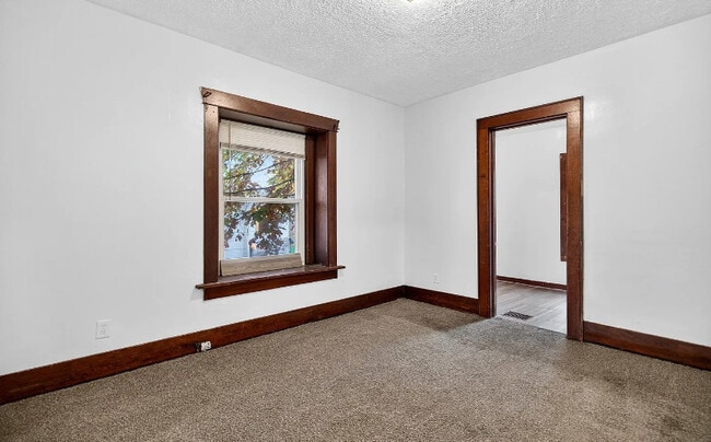 Building Photo - 2128 6th St SW