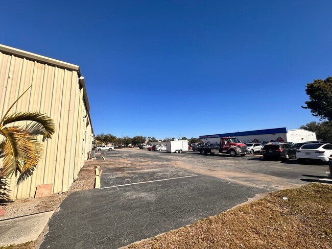 Building Photo - 620 SE 15th Ave