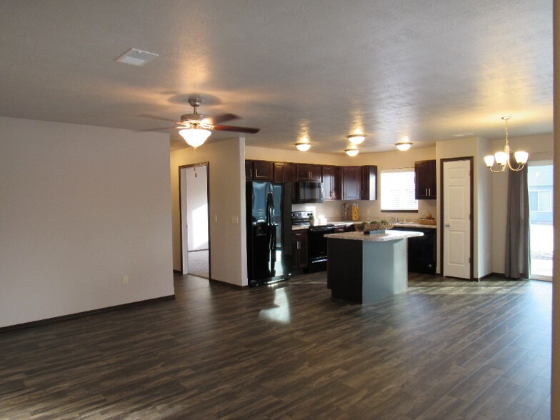 Building Photo - 325 Jerry Pl