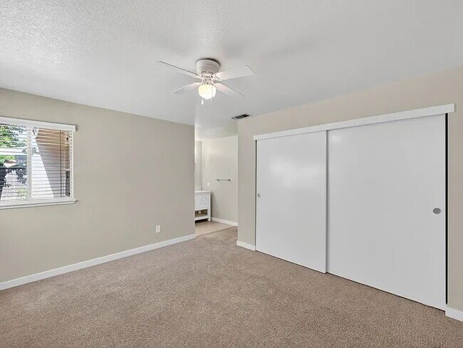 Building Photo - 3 bedroom 2 bath in Dry Creek School District.