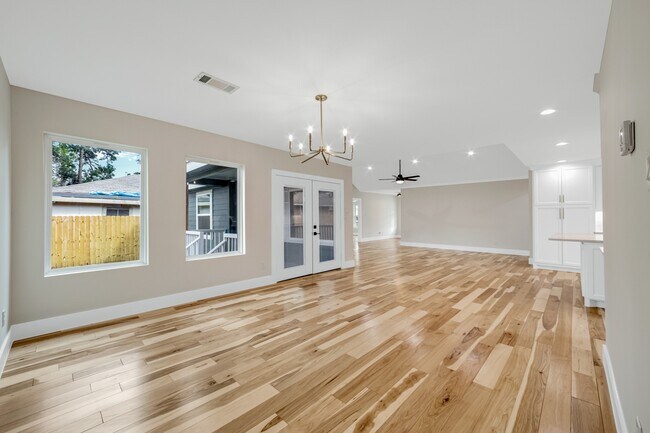 Building Photo - 403 Moody St