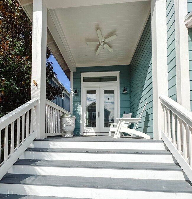 Building Photo - New, exclusive 3200 sq ft 4 bedroom/3.5bat...