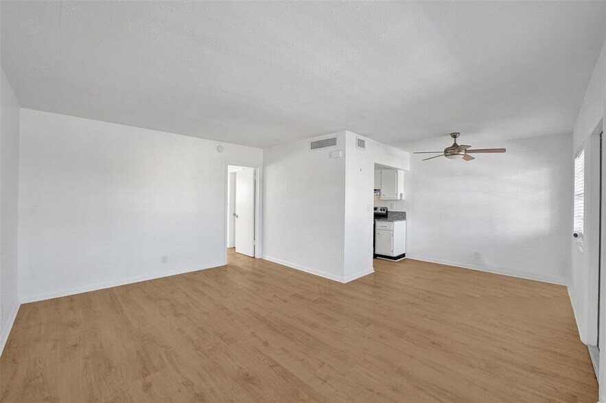 Building Photo - 3220 NE 10th St