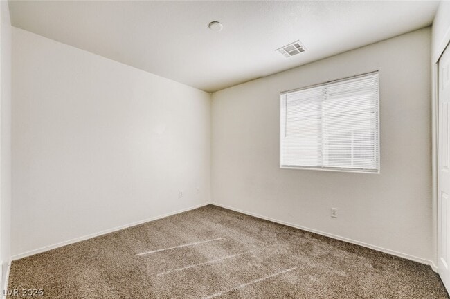 Building Photo - 2562 Begonia Valley Ave
