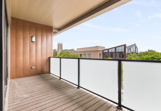 Building Photo - 835 Lake St