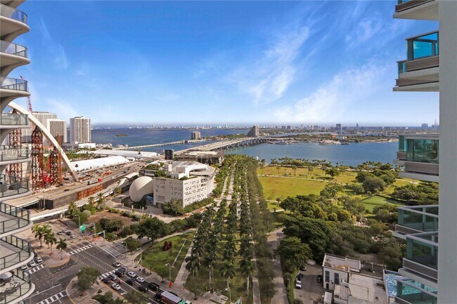 Building Photo - 900 Biscayne Blvd