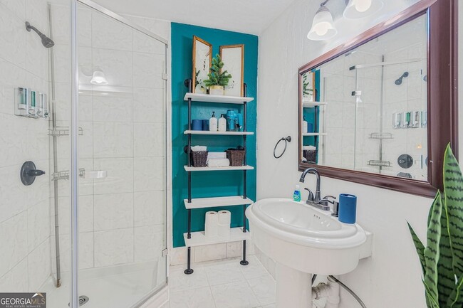 Building Photo - 2100 Cascade Rd