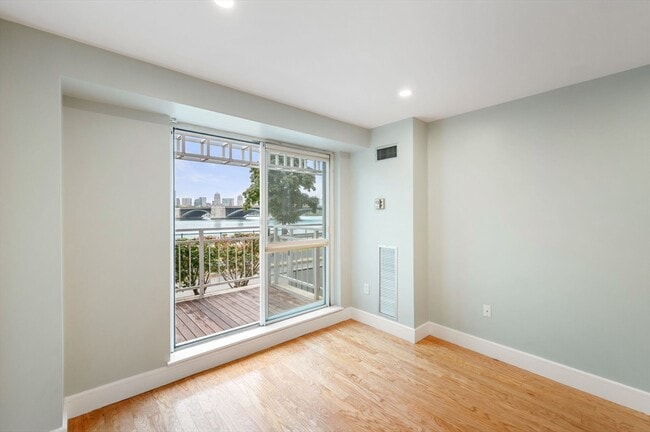 Building Photo - 75-83-83 Cambridge Pkwy