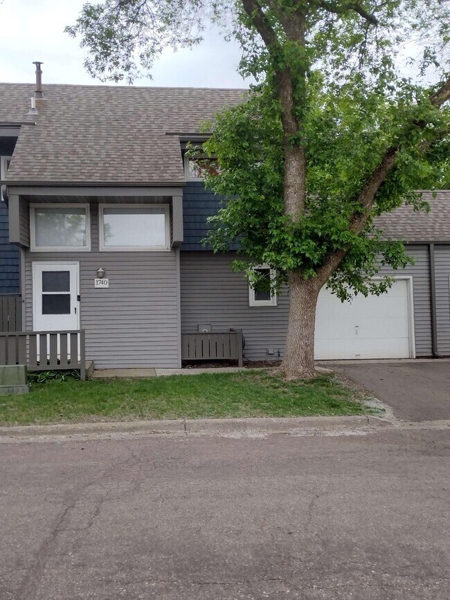 Primary Photo - 1740 Bluebill Dr