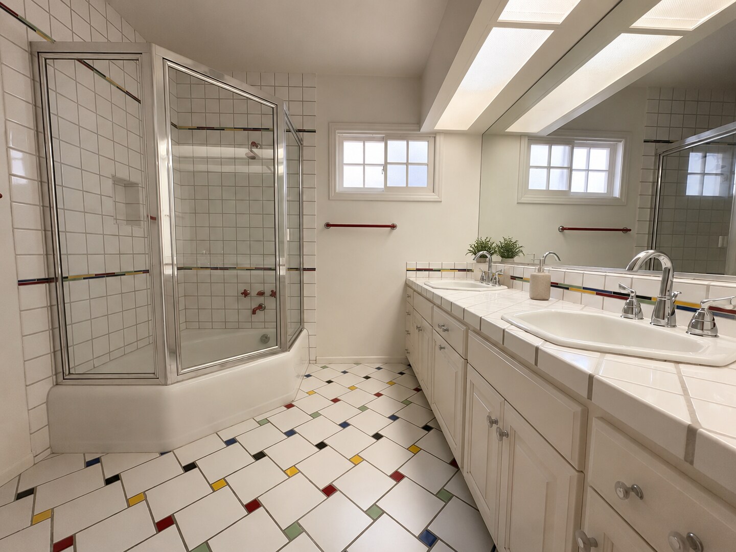 Building Photo - Rare Sherman Oaks Lease | 4beds + 3baths + Large Office in a tree lined street with a large yard,...