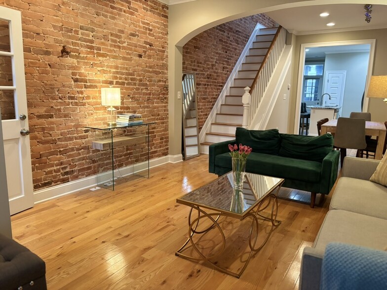Building Photo - 143 N Kenwood Ave
