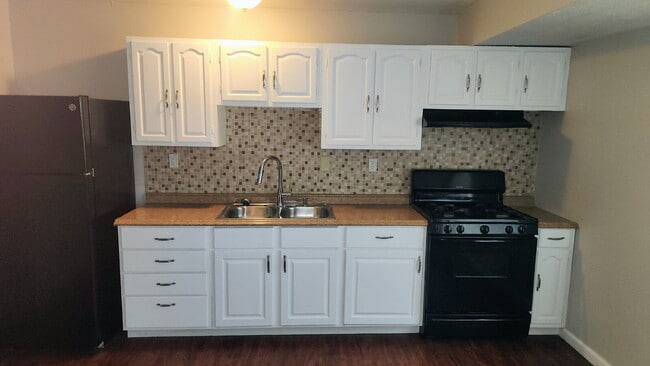 Building Photo - "Charming 3-Bedroom Gem in Hazelwood with Modern Comforts