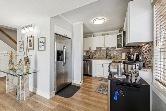 Building Photo - 3862 NE 171 St