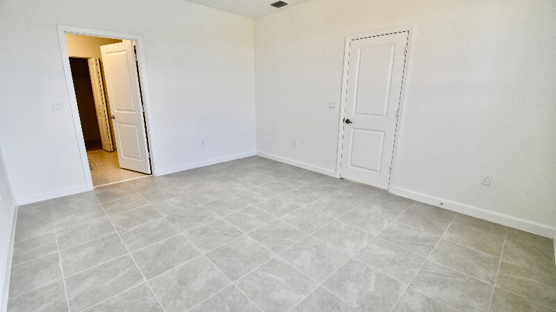 Building Photo - 4949 Peacock Wy