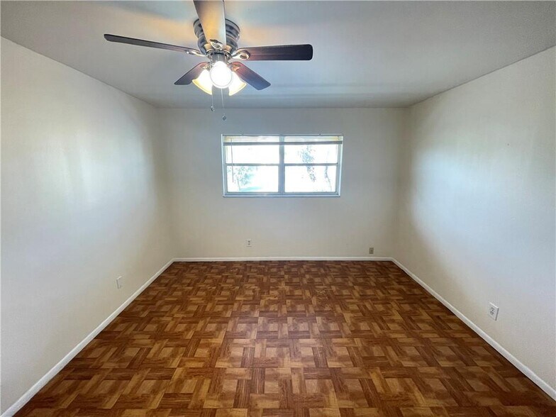 Building Photo - 8051 Colony Cir S
