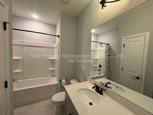 Building Photo - 1664 Highpoint St